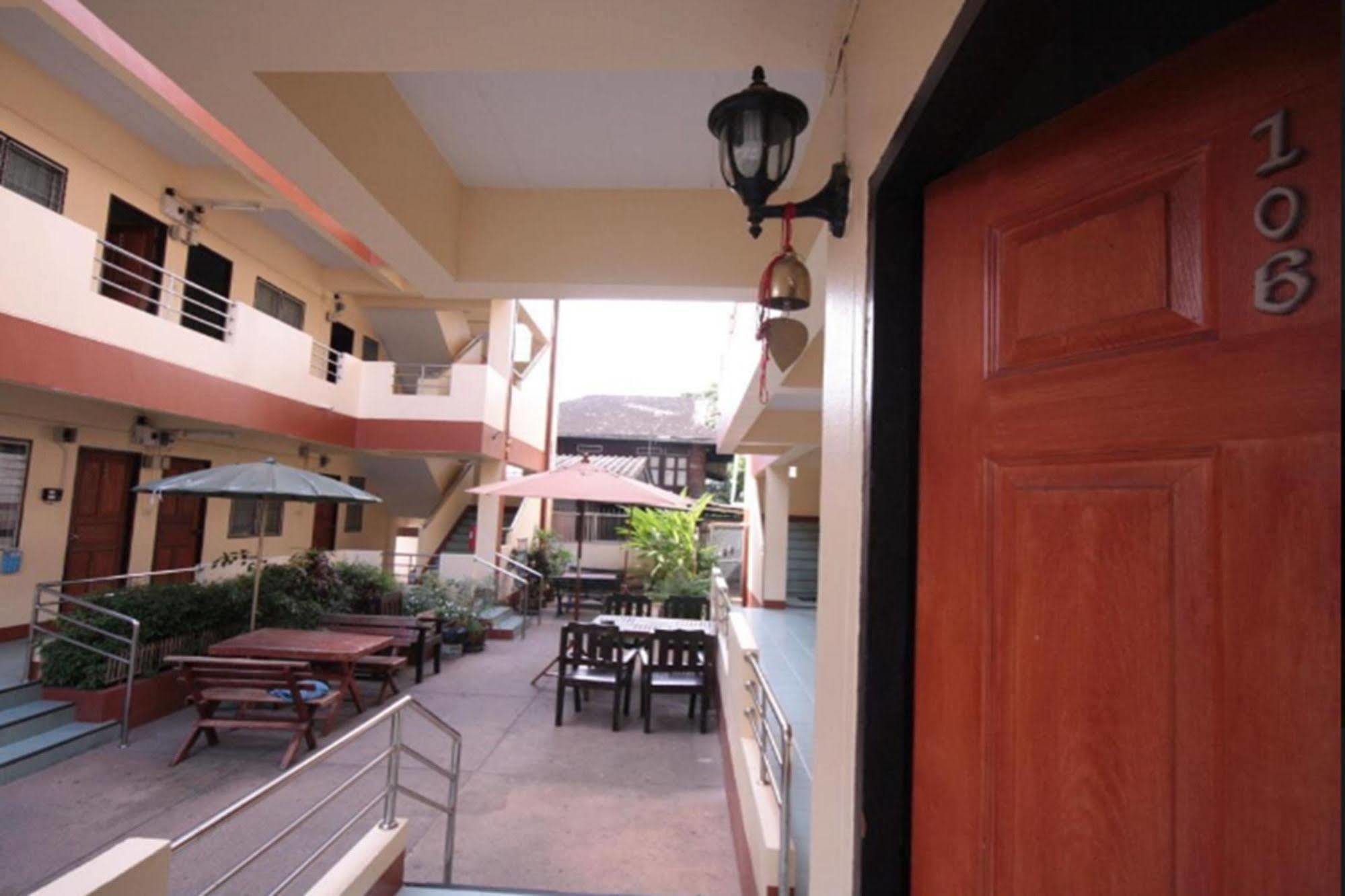 Thana Guesthouse Chiang Mai Zewnętrze zdjęcie